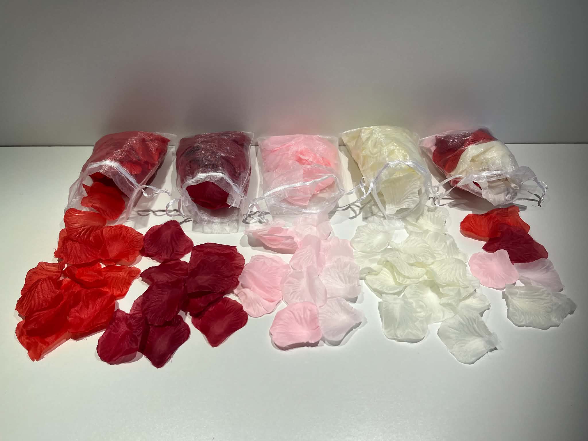 100 Pétales de roses artificiels