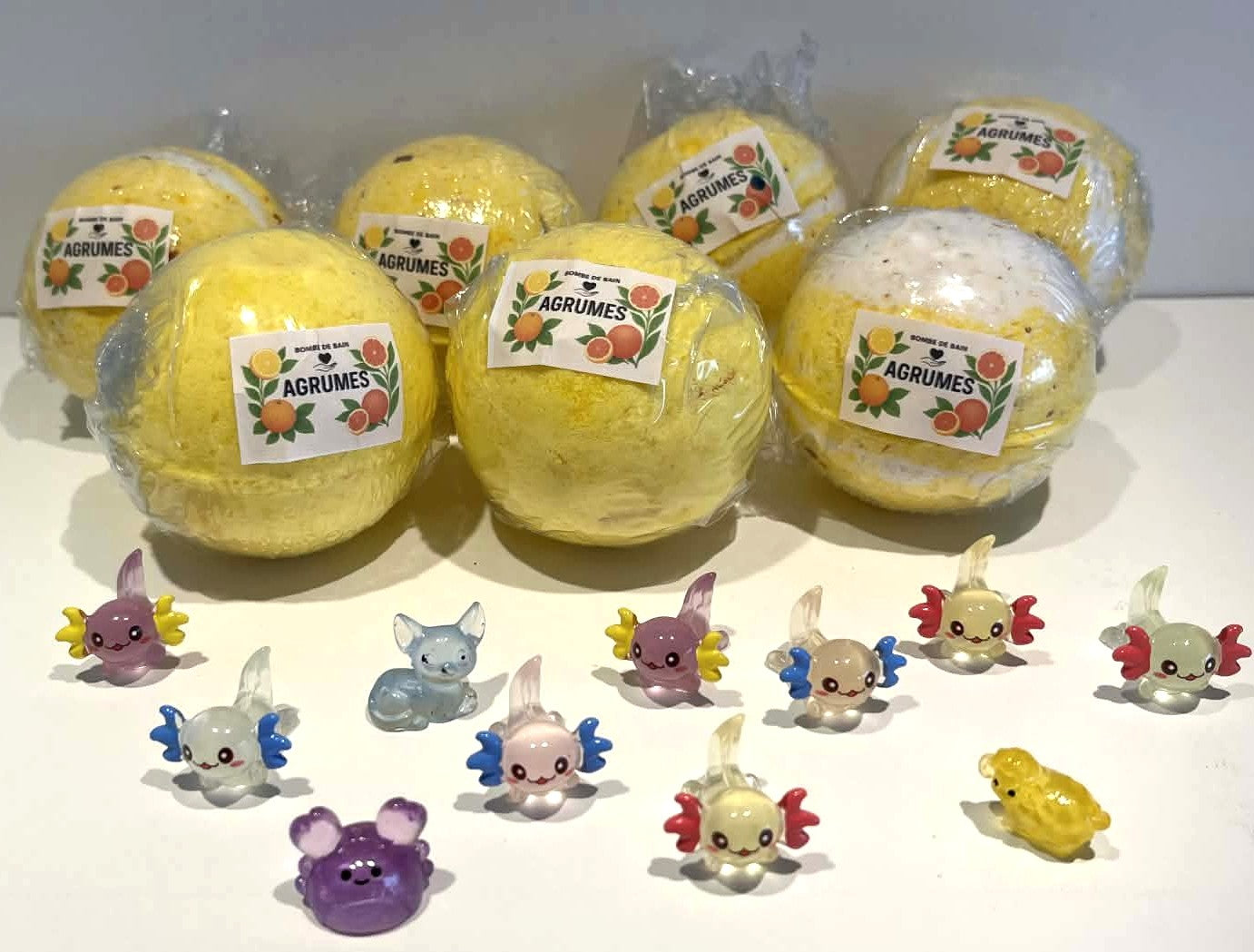 Bombe de bain SURPRISE - 135g avec un jouet caché
