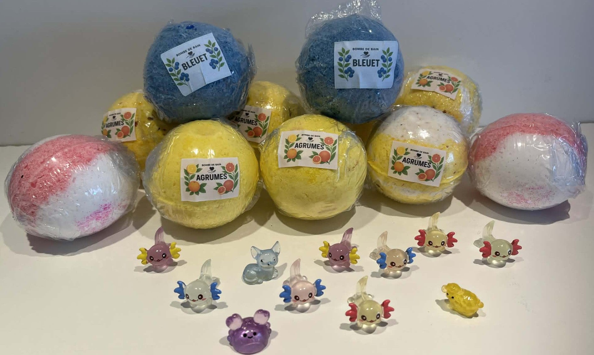 Bombe de bain SURPRISE - 135g avec un jouet caché